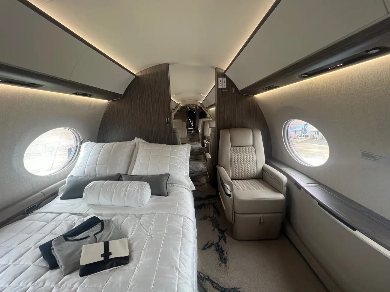 The bedroom in a Qatar Airways G700.