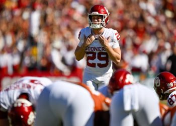 ESPN broadcasters roast Oklahoma kicker for wearing short shorts: ‘That should be a penalty’