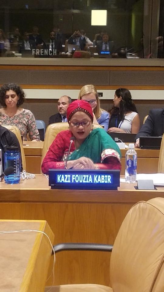 Kazi Fouzia Kabir, DRUM Director of Organizing, speaking at a UN event.