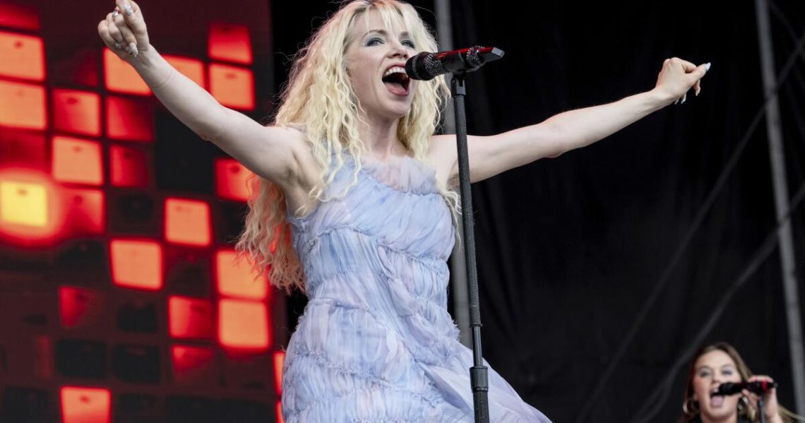 No maybe, just ‘hi baby.’ Carly Rae Jepsen announces she is pregnant with first child