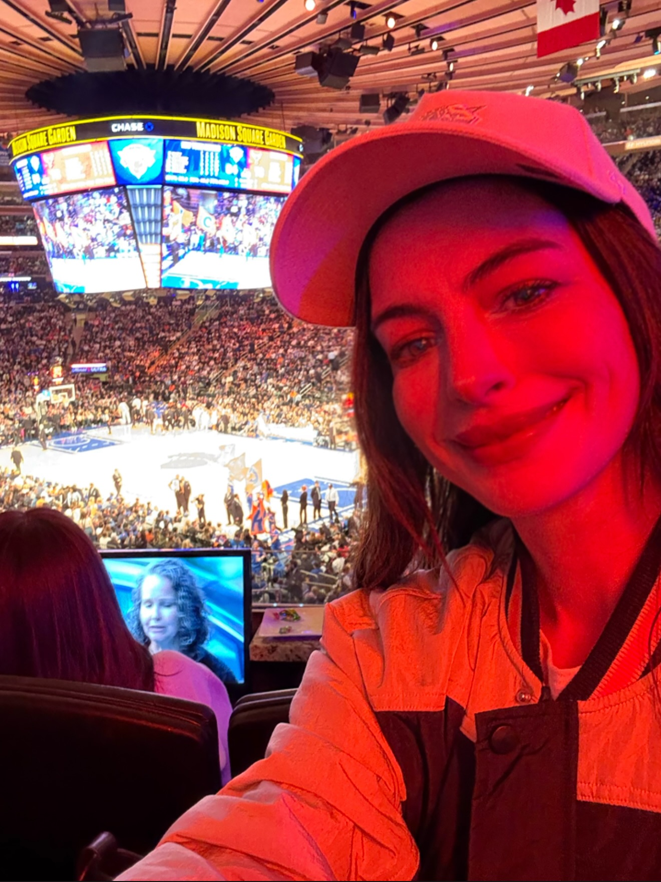 Anne Hathaway catches a Knicks game in NYC.