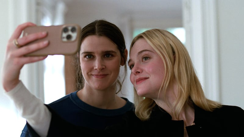 Inga Ibsdotter Lilleaas and Elle Fanning in Sentimental Value.
