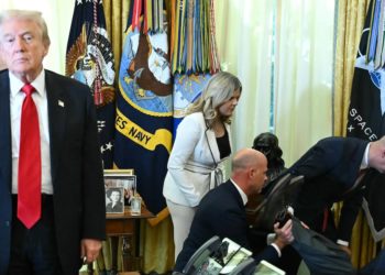 Trump Freezes as Man Collapses Right Behind Him in Oval Office