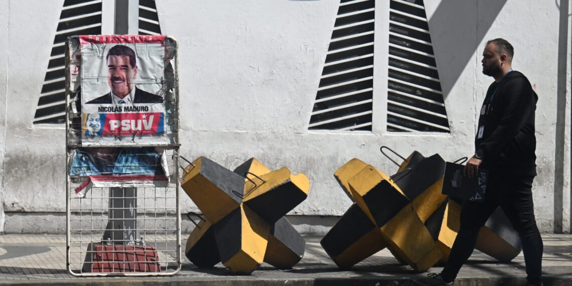 This is the right way to overthrow Maduro