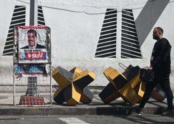 This is the right way to overthrow Maduro