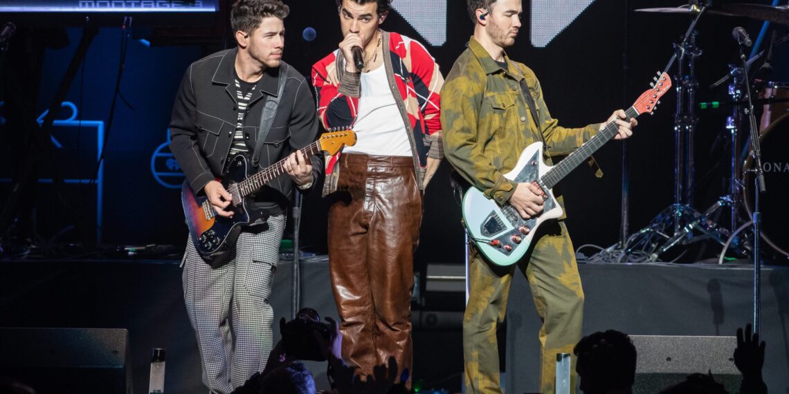 Viral résumé from Jonas Brothers show makes man the internet’s most wanted hire