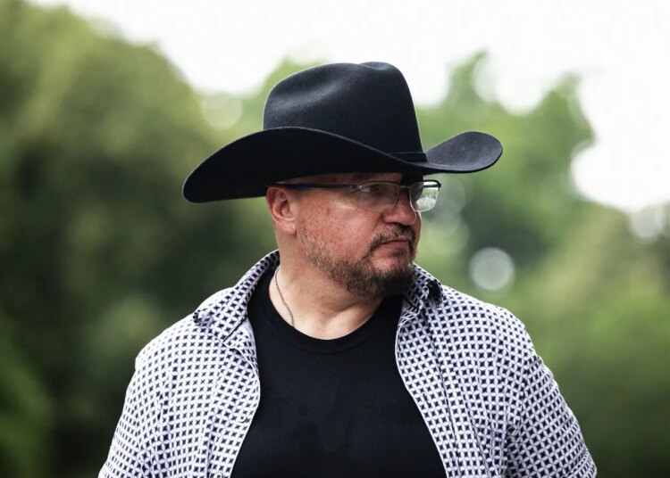 Stewart Rhodes Relaunched the Oath Keepers. Even Old Oath Keepers Don’t Care