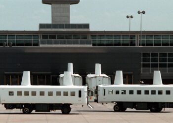 Dulles people movers cannot go away fast enough