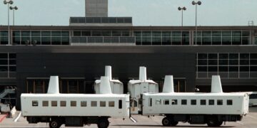 Dulles people movers cannot go away fast enough