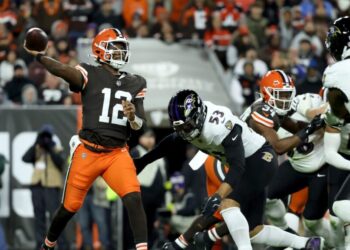 Shedeur Sanders’s NFL debut for Browns is one to forget
