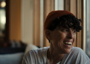 A celebrated poet was dying. These filmmakers saw lessons in how to live.