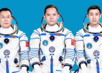 Chinese Astronauts Stranded in Space With No Return Vehicle
