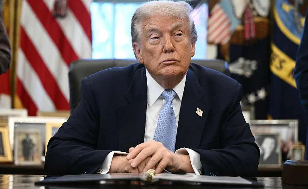 Trump Signs Bill Ordering Release of Epstein Files