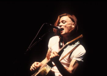 20 years after Chris Whitley died, I can’t shake his earthy, gutting songs
