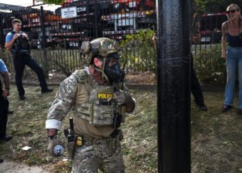 Prosecutors move to drop charges against Chicago woman shot by Border Patrol