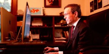 Professor Rages at NASA’s “Deceptive” Press Conference on Mysterious Interstellar Object