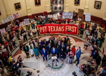 Supreme Court justice pauses order blocking Texas map favoring GOP