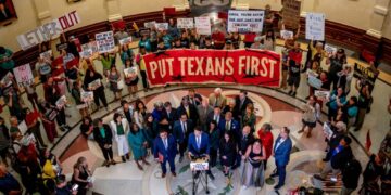 Supreme Court justice pauses order blocking Texas map favoring GOP