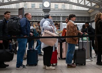 Why a Federal Program Is Encouraging Thanksgiving Flyers to Dress Better and Be Nicer