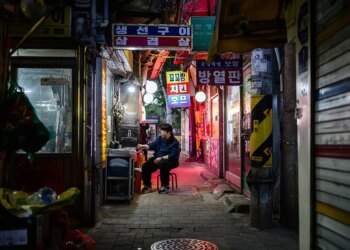 Party of One: As Some Restaurants Bemoan Solo Dining, Others Embrace It