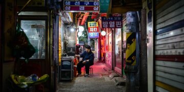 Party of One: As Some Restaurants Bemoan Solo Dining, Others Embrace It