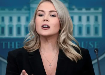 ‘Sick, disgusting ghoul!’ White House account unleashes on reporter after troops shot