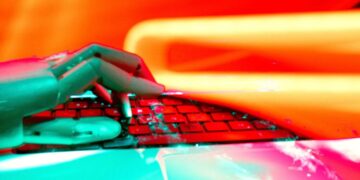 Journalist Caught Publishing Fake Articles Generated by AI