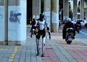Robot Walks for Three Days Straight, Hotswapping Its Battery Over and Over in New World Record