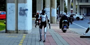 Robot Walks for Three Days Straight, Hotswapping Its Battery Over and Over in New World Record