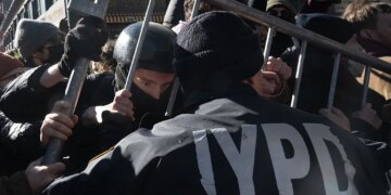 New Yorkers Appear to Foil Large-Scale ICE Raid, Highlighting Challenges for Trump in Nation’s Immigrant Capital
