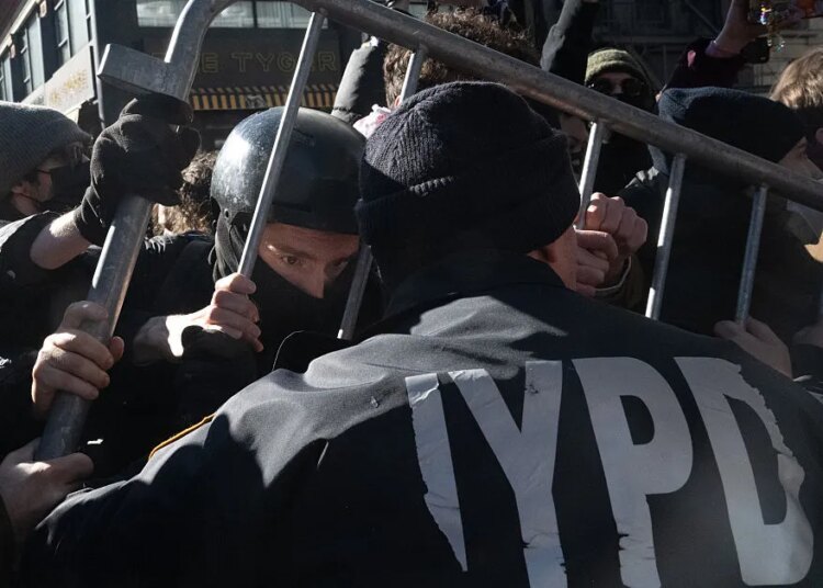 New Yorkers Appear to Foil Large-Scale ICE Raid, Highlighting Challenges for Trump in Nation’s Immigrant Capital