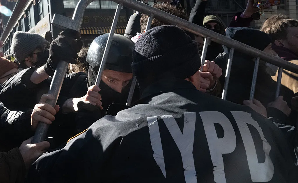 New Yorkers Appear to Foil Large-Scale ICE Raid, Highlighting Challenges for Trump in Nation’s Immigrant Capital