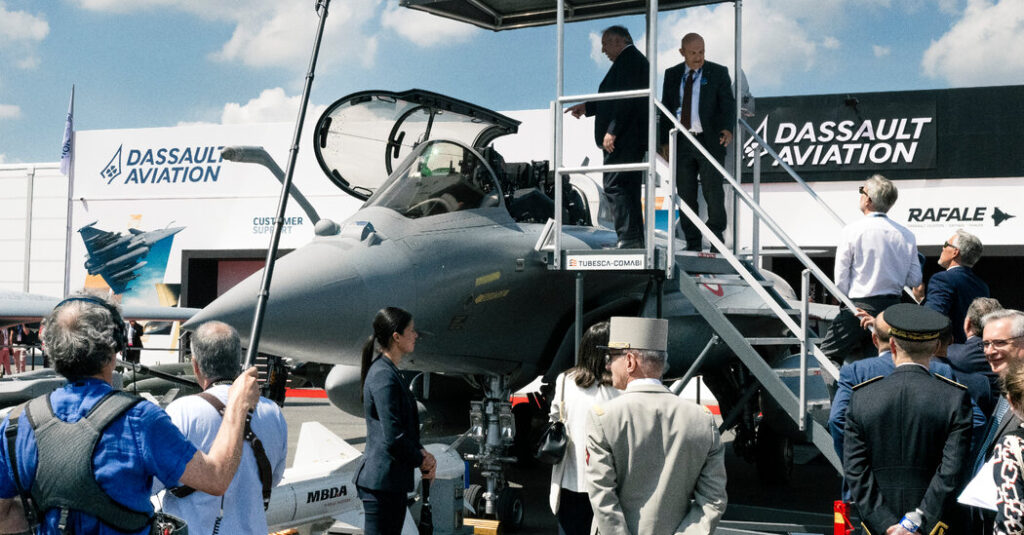 France Agrees to Sell Up to 100 Fighter Jets to Ukraine