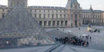 Louvre to Raise Ticket Prices for Americans and Some Other Foreigners