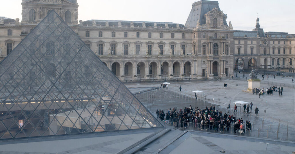 Louvre to Raise Ticket Prices for Americans and Some Other Foreigners