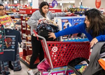 Holiday Hiring Slows, Frustrating Job Seekers