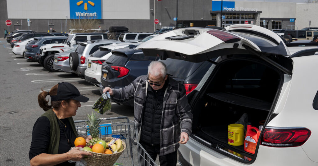 Walmart Sales Rise as Consumers Look for Savings