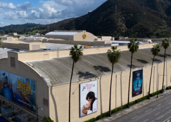 Netflix, Comcast and Paramount Submit Warner Bros. Discovery Bids