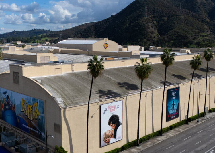 Netflix, Comcast and Paramount Submit Warner Bros. Discovery Bids