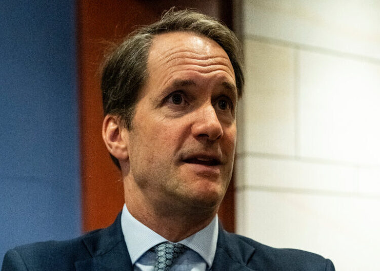 Democrats Raise Concerns Over Allied Curbs on Intelligence Sharing