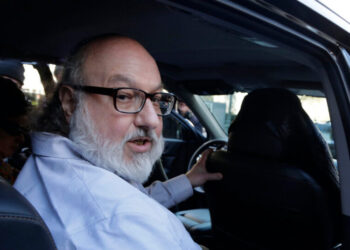 Huckabee Held Meeting at U.S. Embassy With American Who Spied for Israel