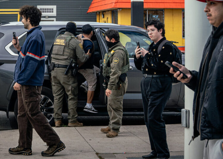 Appeals Court Blocks Release of Hundreds of Chicago-Area Immigration Detainees