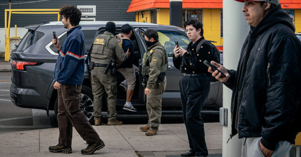 Appeals Court Blocks Release of Hundreds of Chicago-Area Immigration Detainees