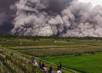 Indonesia’s Mount Semeru Erupts and Rains Ash on Villages