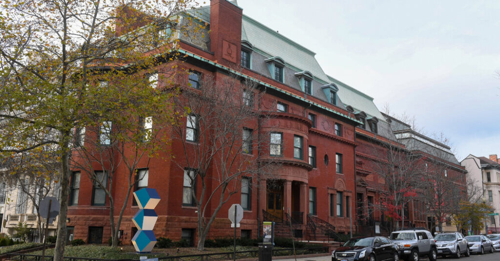 This Washington Museum Sold Some of Its Art. But at What Cost?