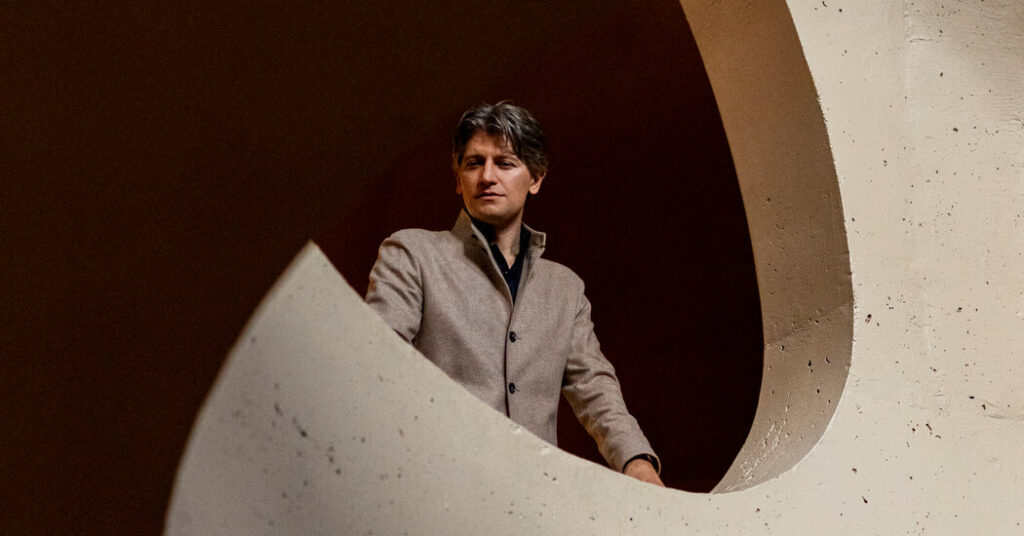 A Torch Bearer of Italian Tradition Brings Stability to the Met Opera