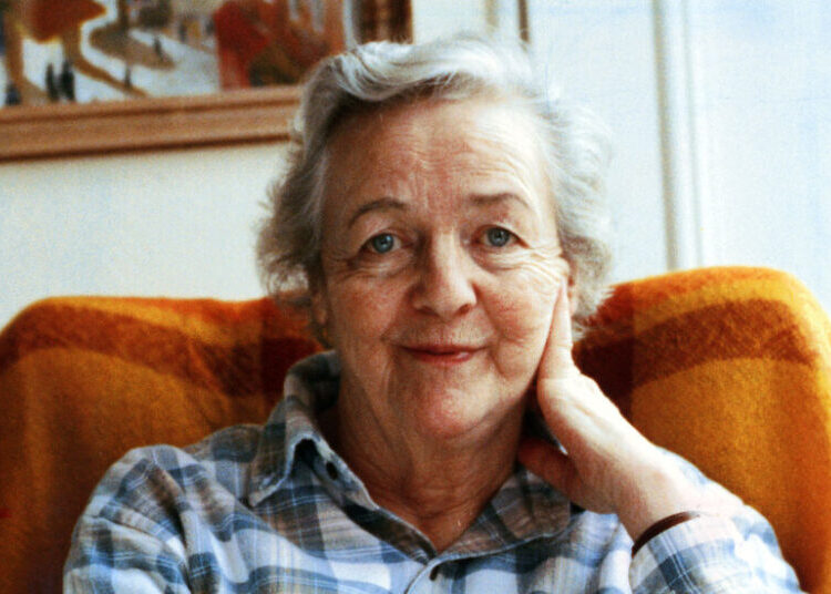 Reintroducing Jessica Mitford, the Activist With a ‘Concrete Upper Lip’