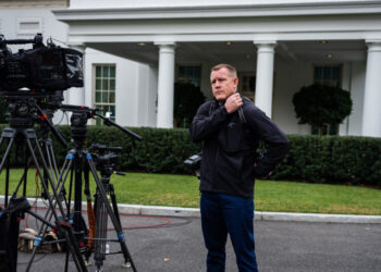 Trump Welcomes A.P.’s Photographers. Its Reporters? Not So Much.