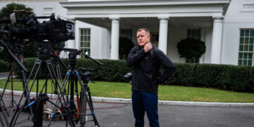 Trump Welcomes A.P.’s Photographers. Its Reporters? Not So Much.