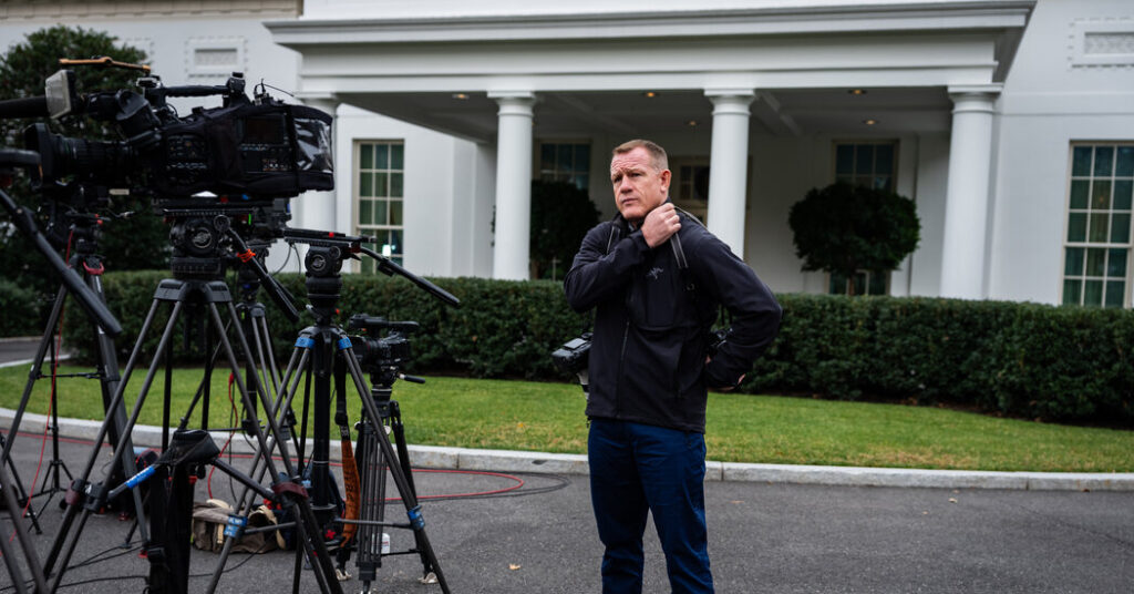 Trump Welcomes A.P.’s Photographers. Its Reporters? Not So Much.